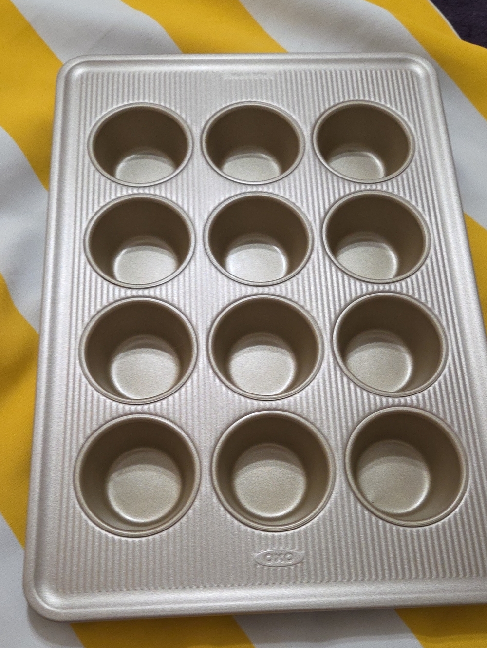 Oxo 12-Cup Good Grips Gold Proffesional Nonstick Muffin Pan
